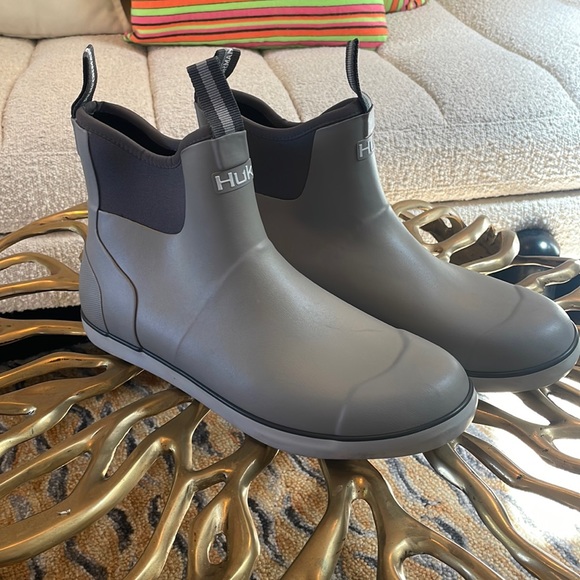 Huk Shoes Huk Rogue Wave Boots Light Grey Size 1 Display Poshmark